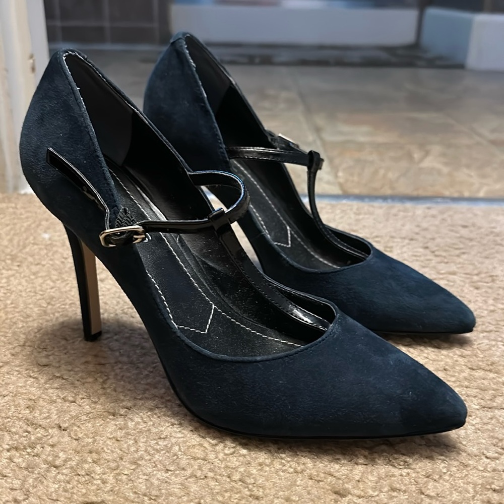 Charles David T strap Suede blue heels